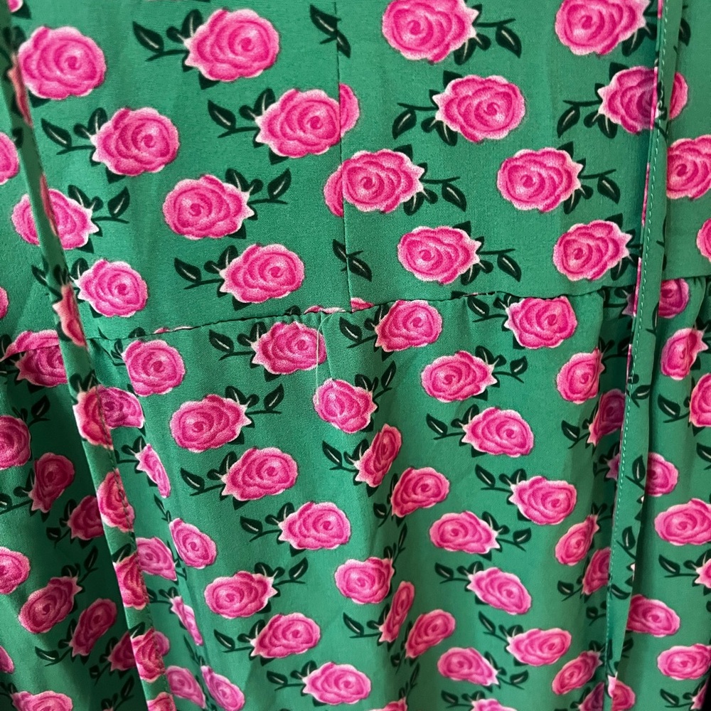 Maxi dress from Temu rose boho pattern. Size small.
